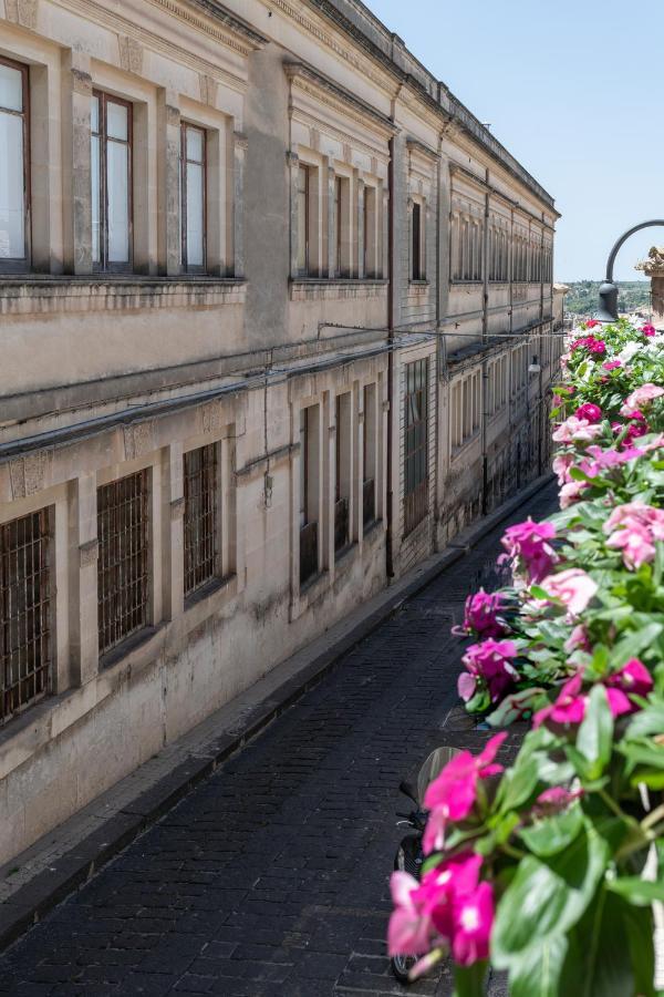 A Calata Bed and Breakfast Noto Buitenkant foto